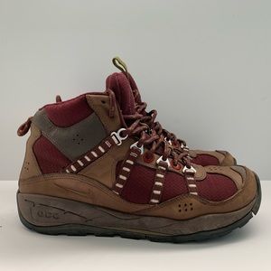 USED - NIKE ACG SAMPLE HIKING BOOTS